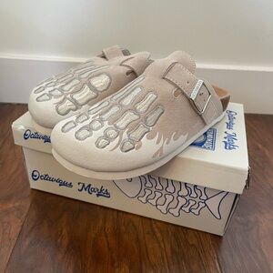 NIB Octavious Marks Fish Bone Clogs Size 39